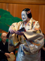 no01-00016_0042013・2013大和屋本店「葵上」（シテ）宇高通成（ツレ）大川真美（ワキ）坂苗融（間）古川道郎（笛）左鴻 泰弘（小鼓）林吉兵衛（大鼓）石井保彦（太鼓）前川光範（後見）豊嶋幸洋　他
