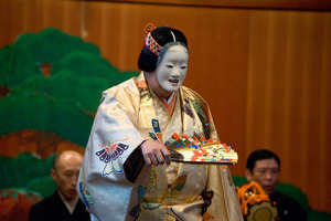 no01-00016_0062013・2013大和屋本店「葵上」（シテ）宇高通成（ツレ）大川真美（ワキ）坂苗融（間）古川道郎（笛）左鴻 泰弘（小鼓）林吉兵衛（大鼓）石井保彦（太鼓）前川光範（後見）豊嶋幸洋　他