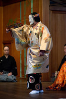 no01-00016_0102013・2013大和屋本店「葵上」（シテ）宇高通成（ツレ）大川真美（ワキ）坂苗融（間）古川道郎（笛）左鴻 泰弘（小鼓）林吉兵衛（大鼓）石井保彦（太鼓）前川光範（後見）豊嶋幸洋　他