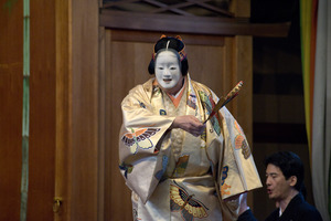 no01-00016_014.022013・2013大和屋本店「葵上」（シテ）宇高通成（ツレ）大川真美（ワキ）坂苗融（間）古川道郎（笛）左鴻 泰弘（小鼓）林吉兵衛（大鼓）石井保彦（太鼓）前川光範（後見）豊嶋幸洋　他