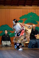 no01-00016_0182013・2013大和屋本店「葵上」（シテ）宇高通成（ツレ）大川真美（ワキ）坂苗融（間）古川道郎（笛）左鴻 泰弘（小鼓）林吉兵衛（大鼓）石井保彦（太鼓）前川光範（後見）豊嶋幸洋　他