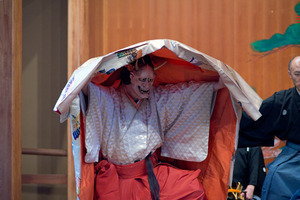 no01-00016_0232013・2013大和屋本店「葵上」（シテ）宇高通成（ツレ）大川真美（ワキ）坂苗融（間）古川道郎（笛）左鴻 泰弘（小鼓）林吉兵衛（大鼓）石井保彦（太鼓）前川光範（後見）豊嶋幸洋　他