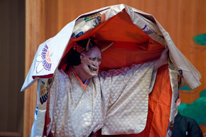 no01-00016_0262013・2013大和屋本店「葵上」（シテ）宇高通成（ツレ）大川真美（ワキ）坂苗融（間）古川道郎（笛）左鴻 泰弘（小鼓）林吉兵衛（大鼓）石井保彦（太鼓）前川光範（後見）豊嶋幸洋　他