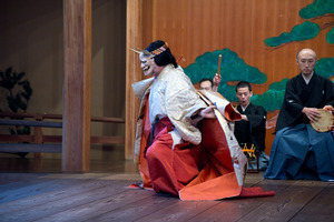 no01-00016_0292013・2013大和屋本店「葵上」（シテ）宇高通成（ツレ）大川真美（ワキ）坂苗融（間）古川道郎（笛）左鴻 泰弘（小鼓）林吉兵衛（大鼓）石井保彦（太鼓）前川光範（後見）豊嶋幸洋　他