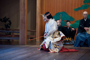 no01-00016_0302013・2013大和屋本店「葵上」（シテ）宇高通成（ツレ）大川真美（ワキ）坂苗融（間）古川道郎（笛）左鴻 泰弘（小鼓）林吉兵衛（大鼓）石井保彦（太鼓）前川光範（後見）豊嶋幸洋　他