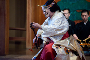 no01-00016_0322013・2013大和屋本店「葵上」（シテ）宇高通成（ツレ）大川真美（ワキ）坂苗融（間）古川道郎（笛）左鴻 泰弘（小鼓）林吉兵衛（大鼓）石井保彦（太鼓）前川光範（後見）豊嶋幸洋　他