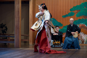 no01-00016_0352013・2013大和屋本店「葵上」（シテ）宇高通成（ツレ）大川真美（ワキ）坂苗融（間）古川道郎（笛）左鴻 泰弘（小鼓）林吉兵衛（大鼓）石井保彦（太鼓）前川光範（後見）豊嶋幸洋　他