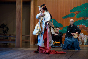 no01-00016_0362013・2013大和屋本店「葵上」（シテ）宇高通成（ツレ）大川真美（ワキ）坂苗融（間）古川道郎（笛）左鴻 泰弘（小鼓）林吉兵衛（大鼓）石井保彦（太鼓）前川光範（後見）豊嶋幸洋　他