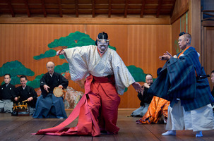 no01-00016_0502013・2013大和屋本店「葵上」（シテ）宇高通成（ツレ）大川真美（ワキ）坂苗融（間）古川道郎（笛）左鴻 泰弘（小鼓）林吉兵衛（大鼓）石井保彦（太鼓）前川光範（後見）豊嶋幸洋　他