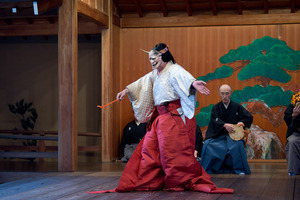 no01-00016_0532013・2013大和屋本店「葵上」（シテ）宇高通成（ツレ）大川真美（ワキ）坂苗融（間）古川道郎（笛）左鴻 泰弘（小鼓）林吉兵衛（大鼓）石井保彦（太鼓）前川光範（後見）豊嶋幸洋　他