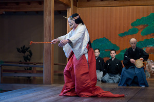 no01-00016_0572013・2013大和屋本店「葵上」（シテ）宇高通成（ツレ）大川真美（ワキ）坂苗融（間）古川道郎（笛）左鴻 泰弘（小鼓）林吉兵衛（大鼓）石井保彦（太鼓）前川光範（後見）豊嶋幸洋　他