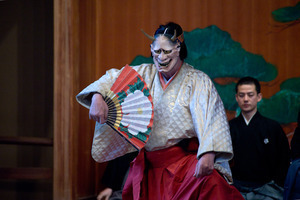 no01-00016_0622013・2013大和屋本店「葵上」（シテ）宇高通成（ツレ）大川真美（ワキ）坂苗融（間）古川道郎（笛）左鴻 泰弘（小鼓）林吉兵衛（大鼓）石井保彦（太鼓）前川光範（後見）豊嶋幸洋　他