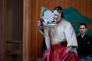 no01-00016_0632013・2013大和屋本店「葵上」（シテ）宇高通成（ツレ）大川真美（ワキ）坂苗融（間）古川道郎（笛）左鴻 泰弘（小鼓）林吉兵衛（大鼓）石井保彦（太鼓）前川光範（後見）豊嶋幸洋　他