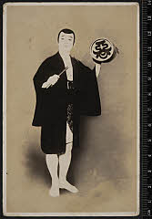 sol-I-01-07-05昭和０６・1931東京劇場「［七枚続花の姿絵］うかれ坊主」願人源八〈6〉尾上　菊五郎