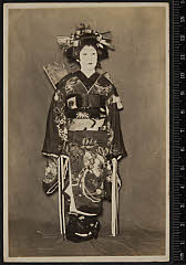 sol-I-01-08-25昭和０６・1931東京劇場「［春昔由縁英］羽根の禿」禿梅野〈6〉尾上　菊五郎