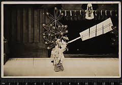 sol-I-01-08-32昭和１５・1940歌舞伎座「［春昔由縁英］羽根の禿」禿梅野〈6〉尾上　菊五郎