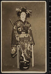 sol-I-01-08-39昭和０６・1931東京劇場「［春昔由縁英］羽根の禿」禿梅野〈6〉尾上　菊五郎