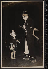 sol-I-04-04-16大正１５・1926市村座「助六曲輪菊」花川戸の助六〈6〉尾上　菊五郎、福山のかつぎ佐吉〈1〉尾上　右近
