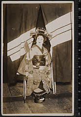 sol-I-04-08-44昭和０９・1934歌舞伎座「［春昔由縁英］羽根の禿」禿梅野〈6〉尾上　菊五郎