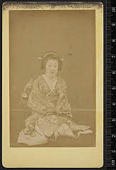 sol-J-07-02-17明治１４・1881新富座「天衣紛上野初花」腰元浪路〈8〉岩井　半四郎